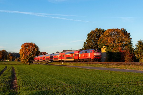 BR218 mit Doppelstockwagen von Weiden Richtung Schwandorf